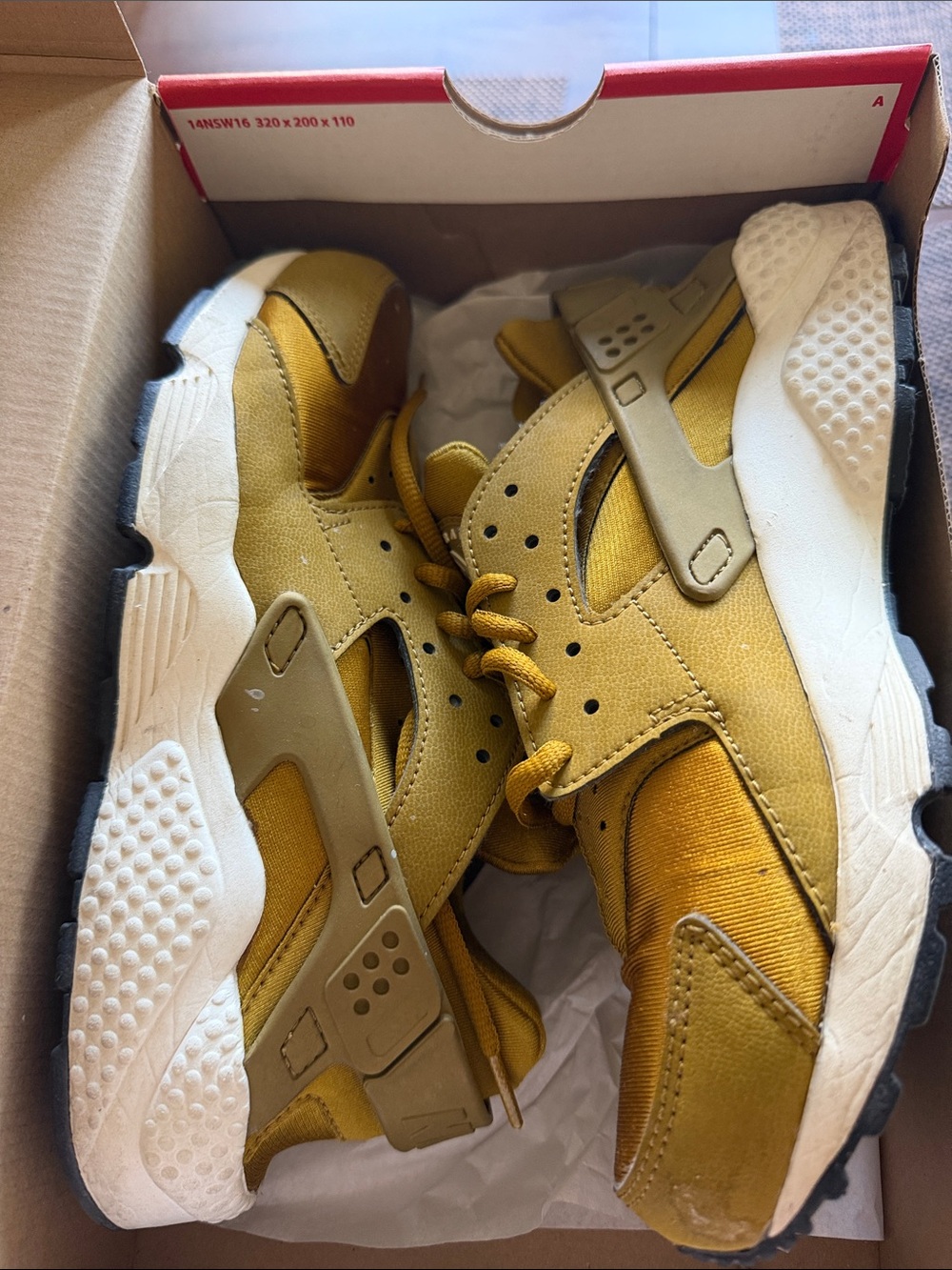 Gold Huarache run